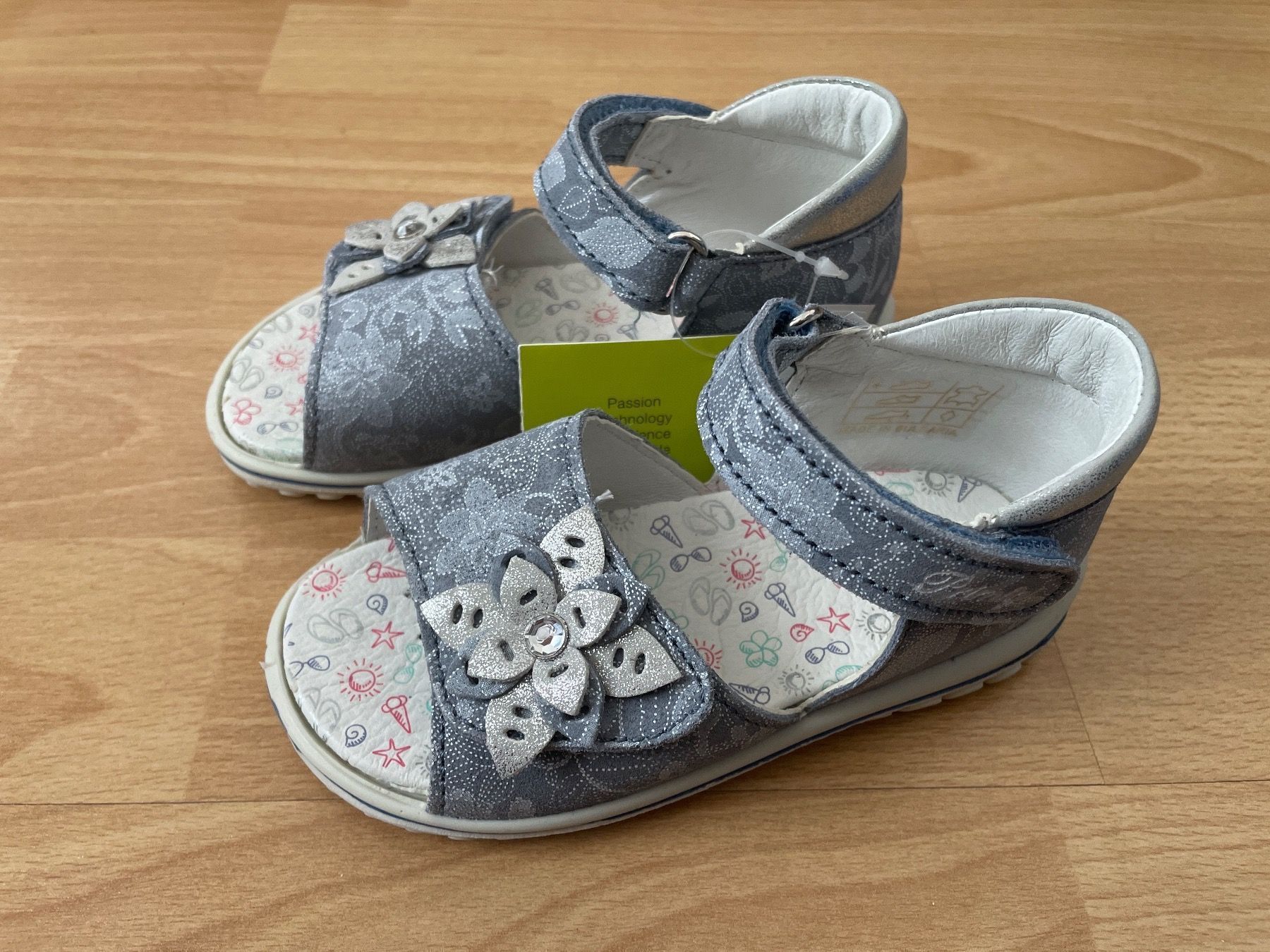 Primigi Schuhe für Mädchen: Primigi Sandalen Gr. 25 NEU – Neu und originalverpackt aus Waltenschwil von hansnine