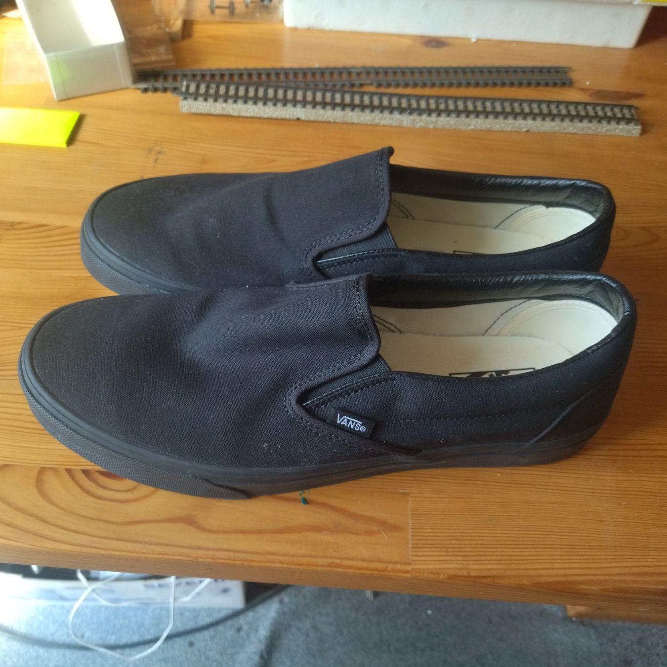 Vans Herrenschuhe: Vans Slip On Schwarz, Grösse 45 – Neu (gemäss Beschreibung) aus Basel von BeanieUp