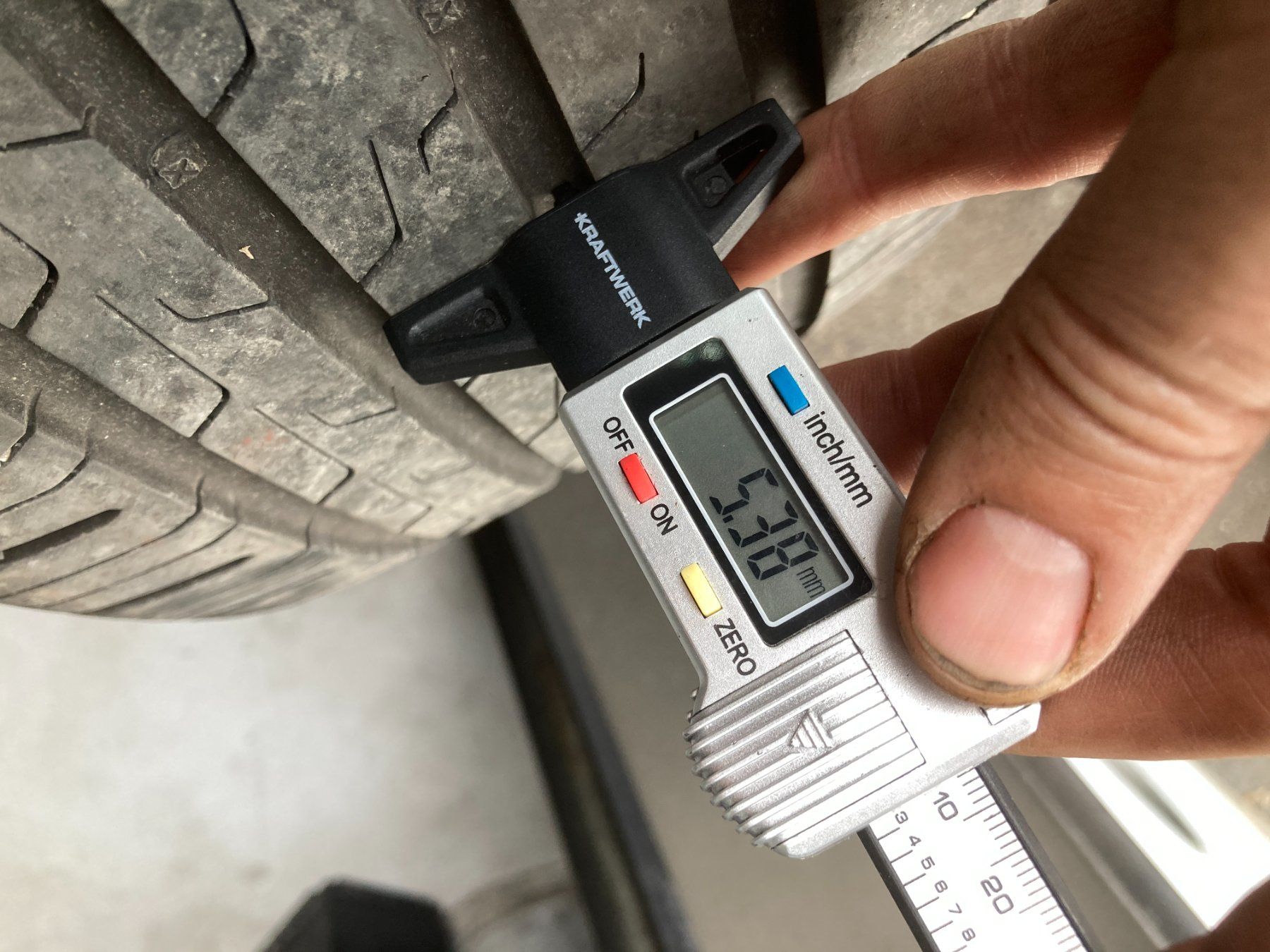Continental Pneus & Kompletträder: 225/45R18 Continental Sommerpneu – Neu und originalverpackt aus Cham von Cham6332 6