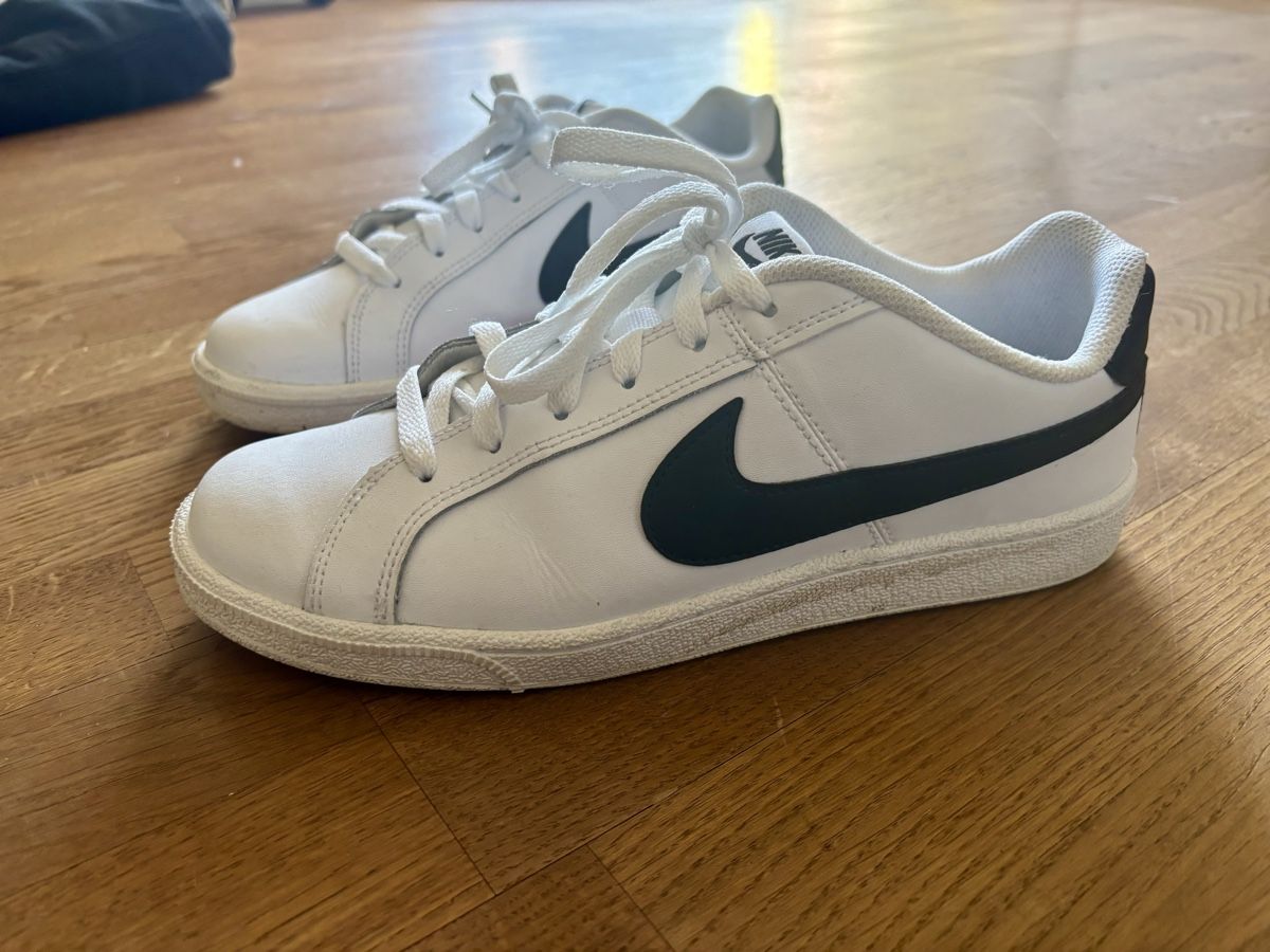 Nike Herrenschuhe: Nike Sneakers Größe 41 – Gebraucht aus Küttigen von Hedimia 2