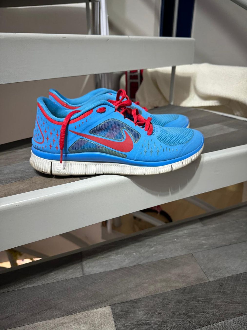 Nike Scarpe da uomo: Nike Schuhe blau / rot – Usato da Lupfig venduto da Pluribus
