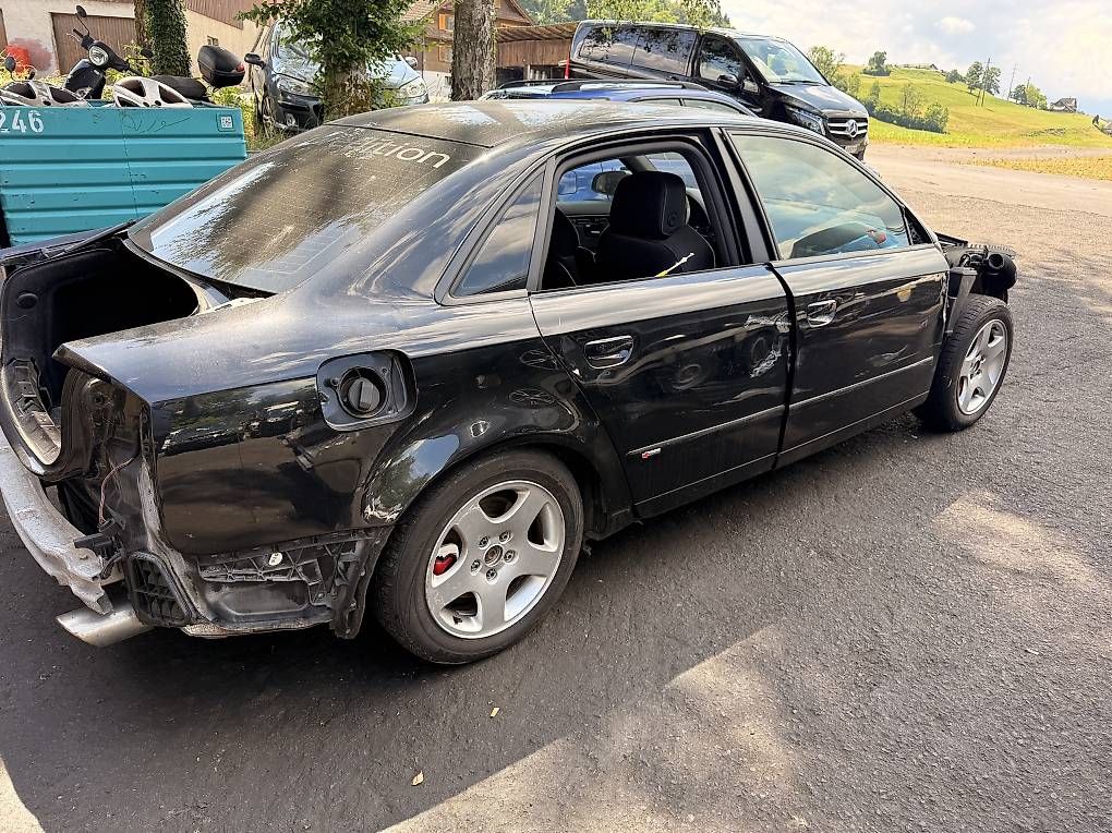 Tutti pezzi di ricambio auto: Audi S4 Ersatzteile  – Usato da Udligenswil venduto da Sch2s 3