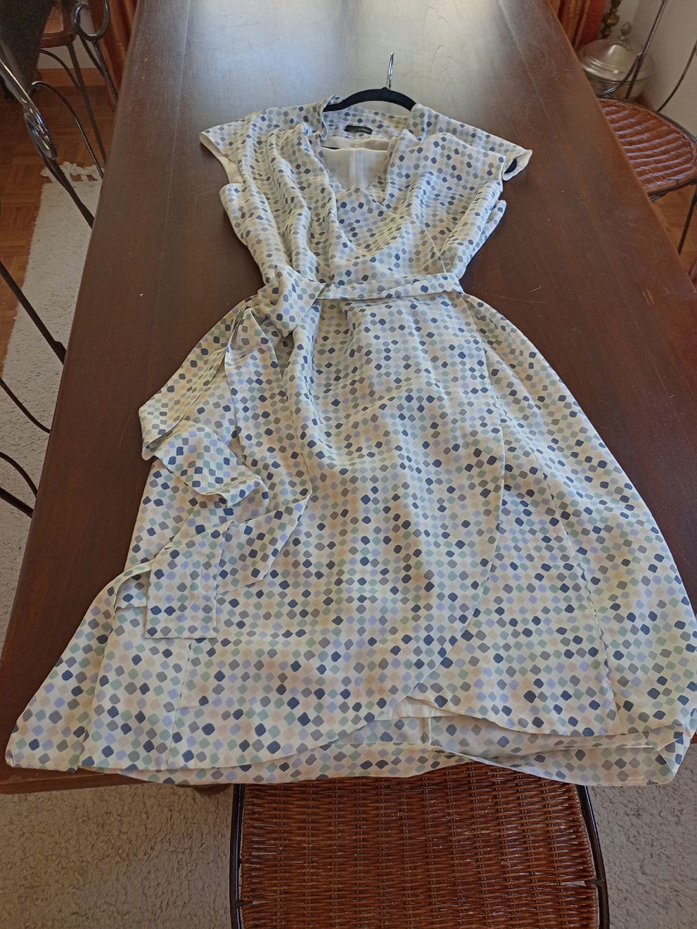 Vestiti: robe en soie Tonello, t. 40 ou 42 – Usato da Monthey venduto da 04Elisa 2