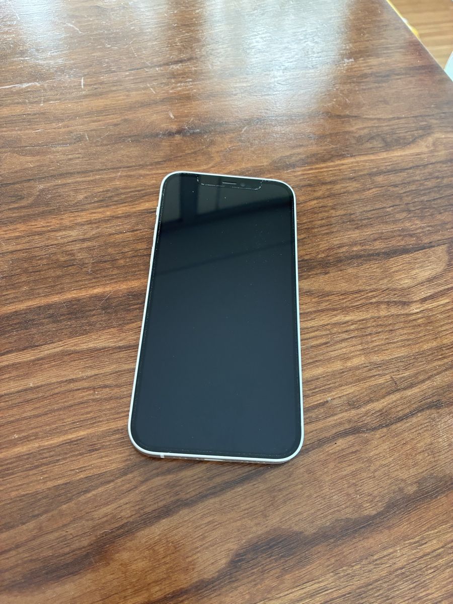 Apple Telefoni cellulari / Smartphones: Apple iPhone 12, 128 GB, Weiss – Usato da Zürich venduto da Mirjam19