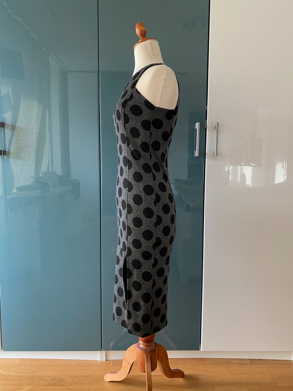 Vestiti: ärmelloses elastisches Kleid Größe S/M – Usato da Dübendorf venduto da Levintreyer 2