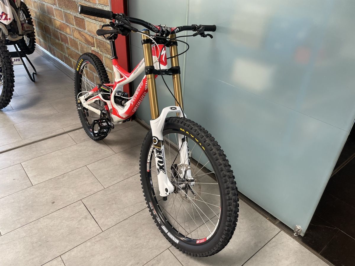 Specialized Velos: Specialized Demo Downhill Bike – Gebraucht aus Oftringen von GWC_1 5