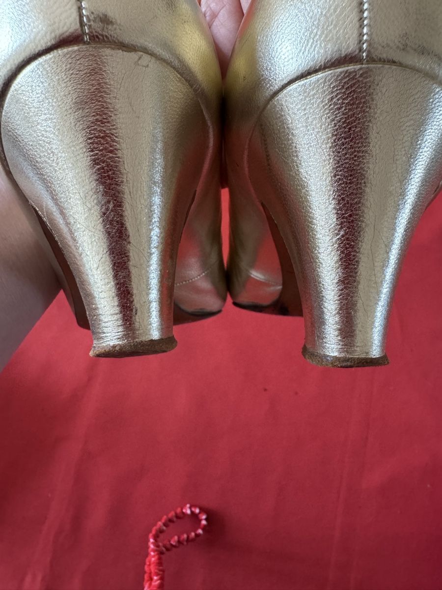 Bally Scarpe da donna: Vintage Gold Bally Pumps Gr. 39 – Usato da Basel venduto da FlorinBasel 1