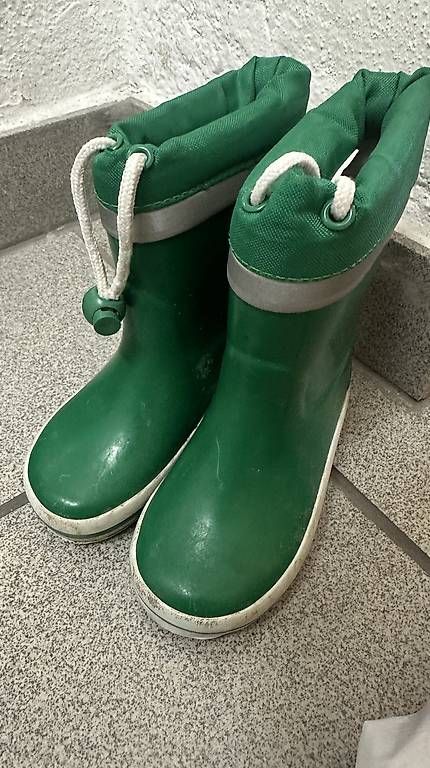 Schuhe für Jungen: Gummistiefel Grösse 22/23 – Gebraucht aus ZÜRICH von Schnauk