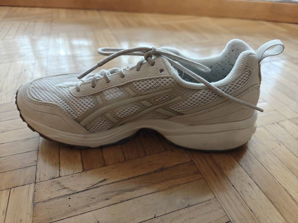Asics Scarpe da donna: Asics 1090 v2, Grösse 40.5 – Usato da Samedan venduto da t_p_8nvs 2