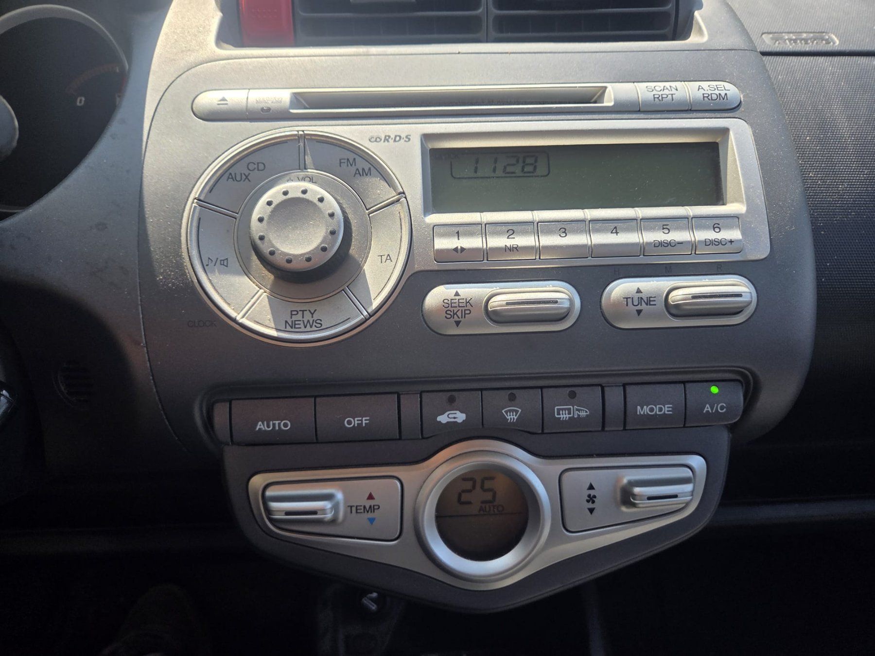 Honda Automobili: Honda Jazz 1.4i Automat klima – Usato da Prilly venduto da Haze_ 9