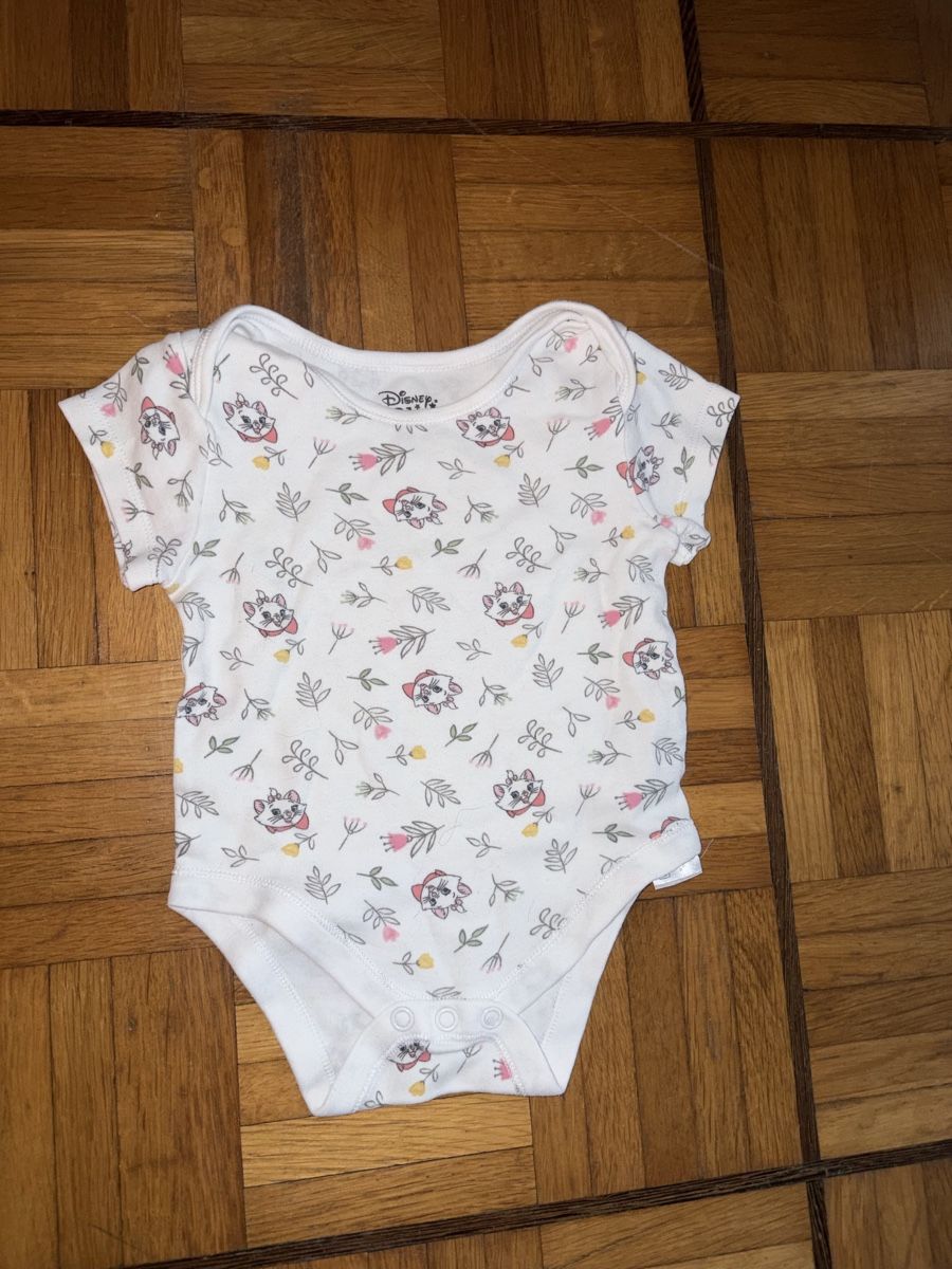 Lotti & Set di vestiti: Disney baby body  – Usato da Toffen venduto da 12Dela