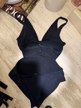 Damen Badeanzug tiefes V-Ausschnitt Black
