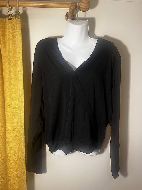 Top: Haut  – Usato da Cheiry venduto da dam_pd2m