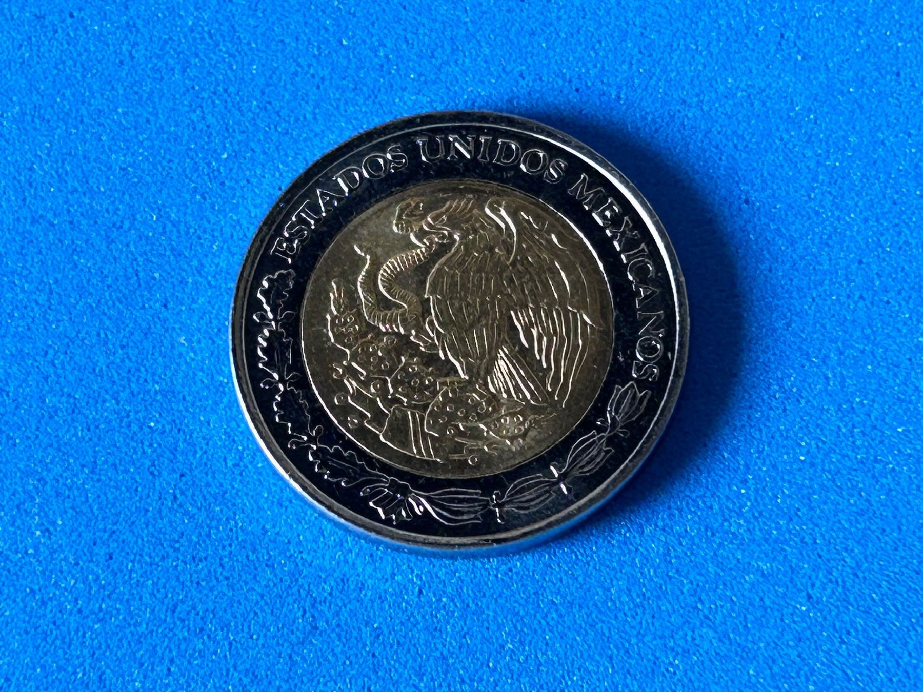 Toutes les monnaies: Mexico - 1 Peso 2012 – D'occasion à Corcelles NE par AJKader 5