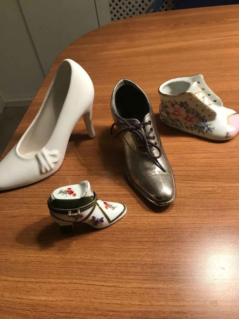 Tutte le decorazioni: 4 x Schuhe Sammlerstücke – Usato da Wettingen venduto da Andres54