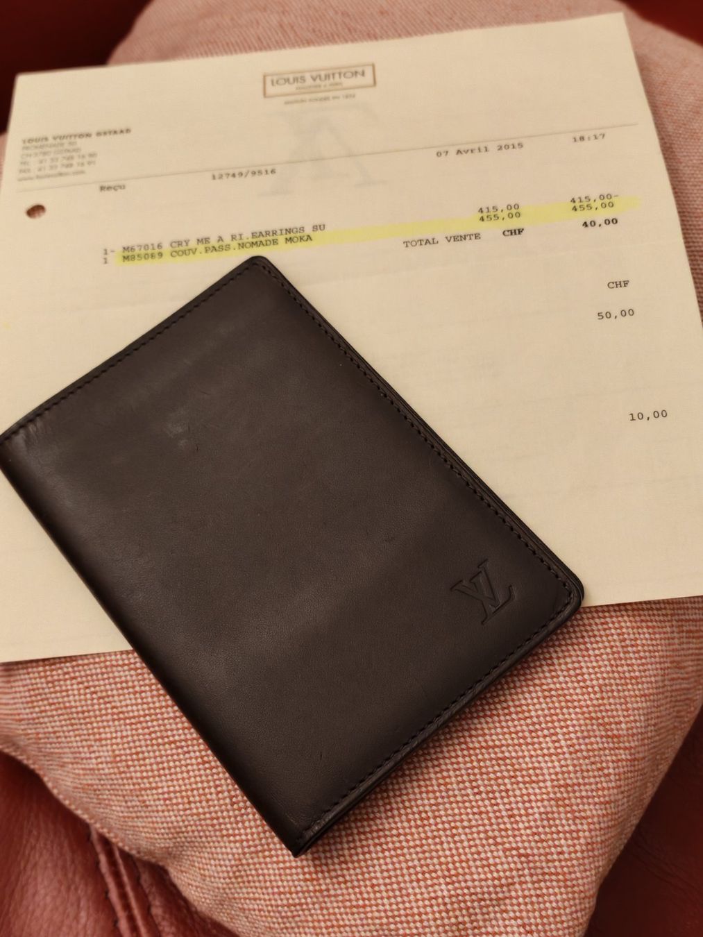 Louis Vuitton Portefeuilles: COUVERTURE PASSEPORT  CUIR LOUIS VUITTON – D'occasion à Trélex par autard 1