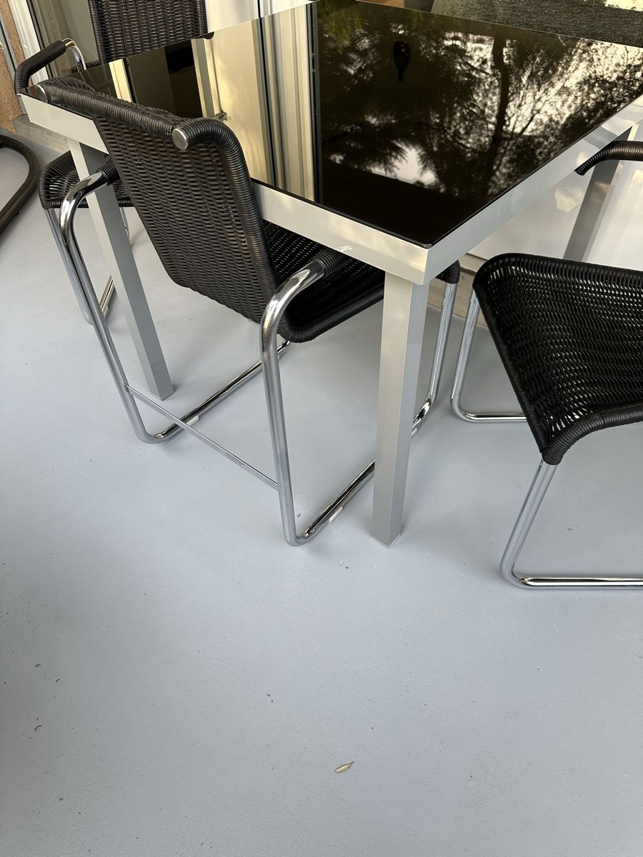 Set di tavolo e panche: Tisch und 3 Freischwinger Stühle  – Usato da Zürich venduto da von_7vbl 4