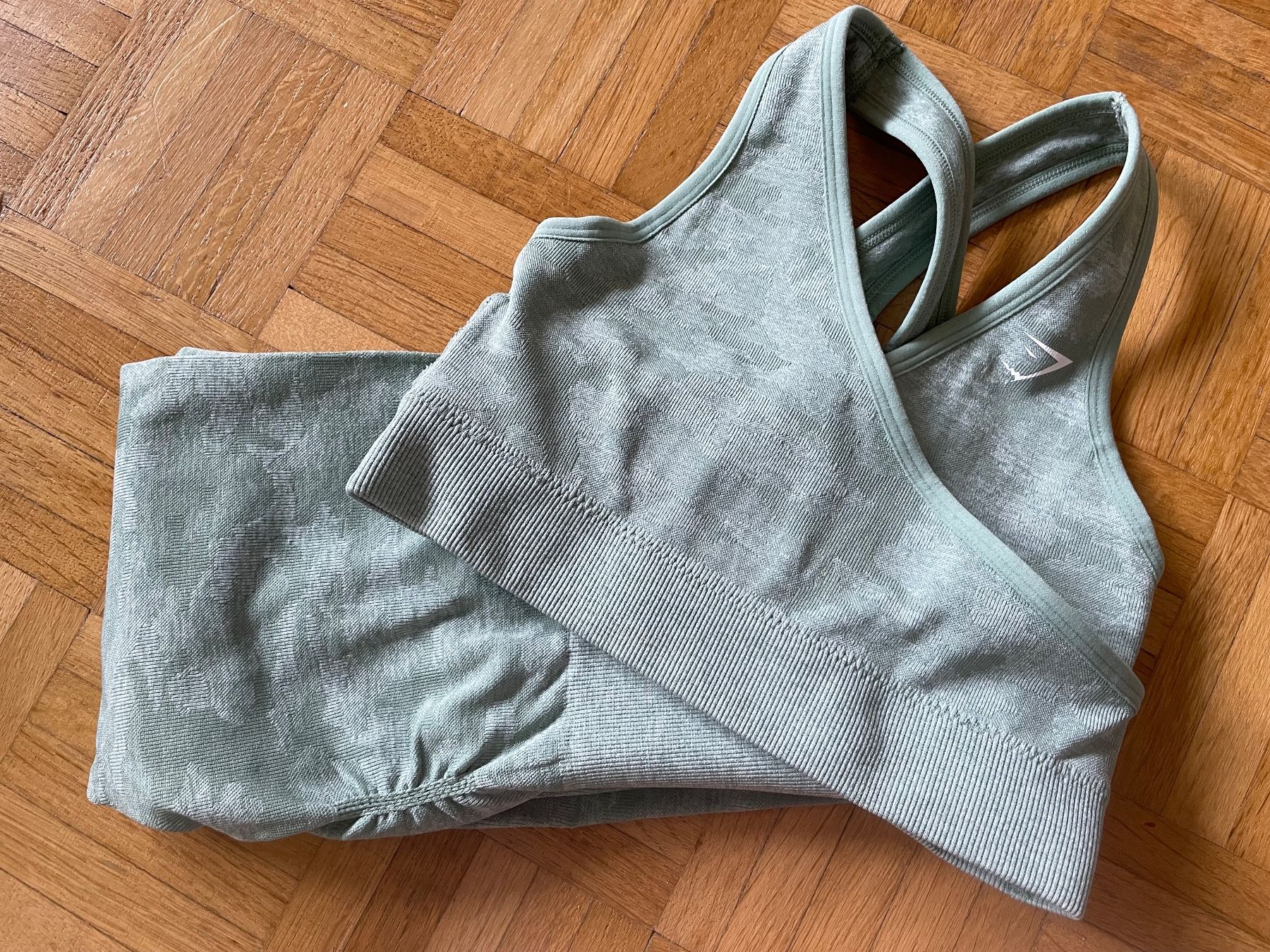Lotti di vestiti: Gymshark Camo Seamless Set – Nuovo (secondo la descrizione) da Zürich venduto da N.Tisch