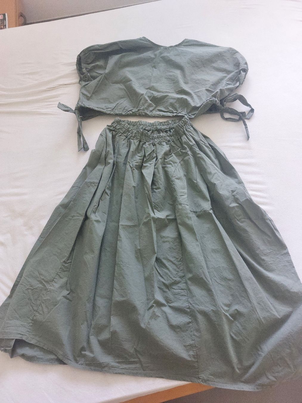 Lotti di vestiti: Gonna e camicia – Usato da S. Antonio venduto da tam_tdq5