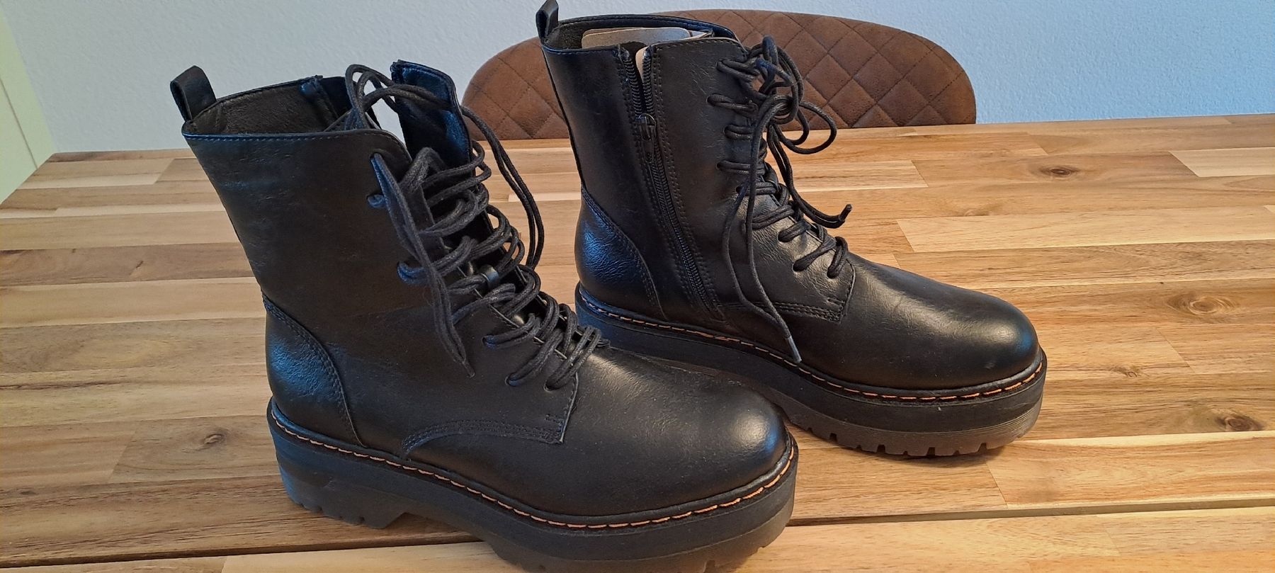 Scarpe da donna: Boots schwarz Gr. 41 – Nuovo e nell'imballaggio originale da Buch am Irchel venduto da -mireli-