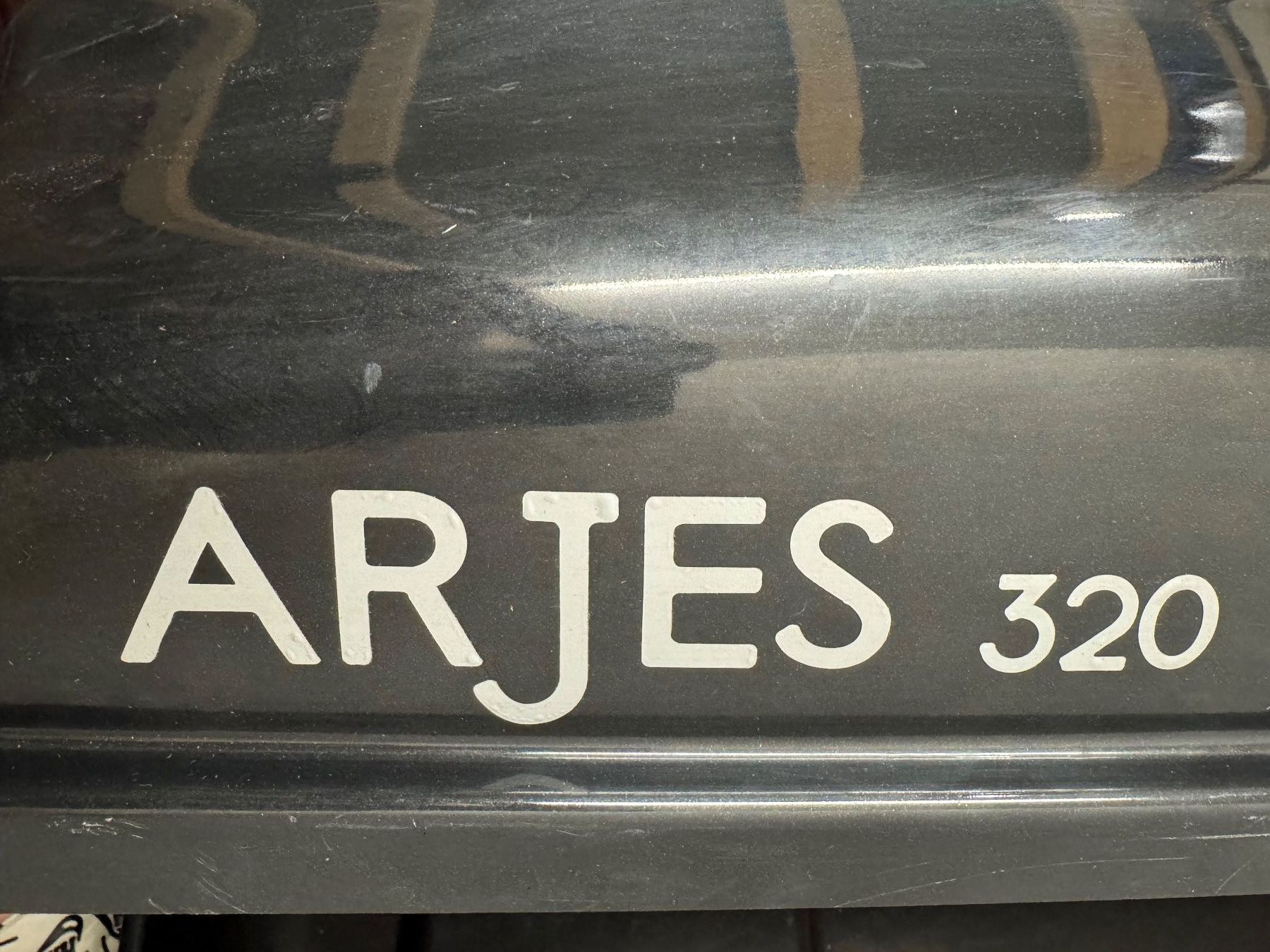 G3 Box da tetto: Dachbox G3 Arjes 320 schwarz glänzend mit Träger – Usato da Flums venduto da Joha 3