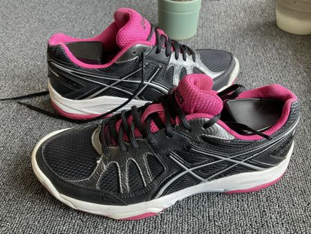 ASICS GEL femme taille 39.5 noir et rose