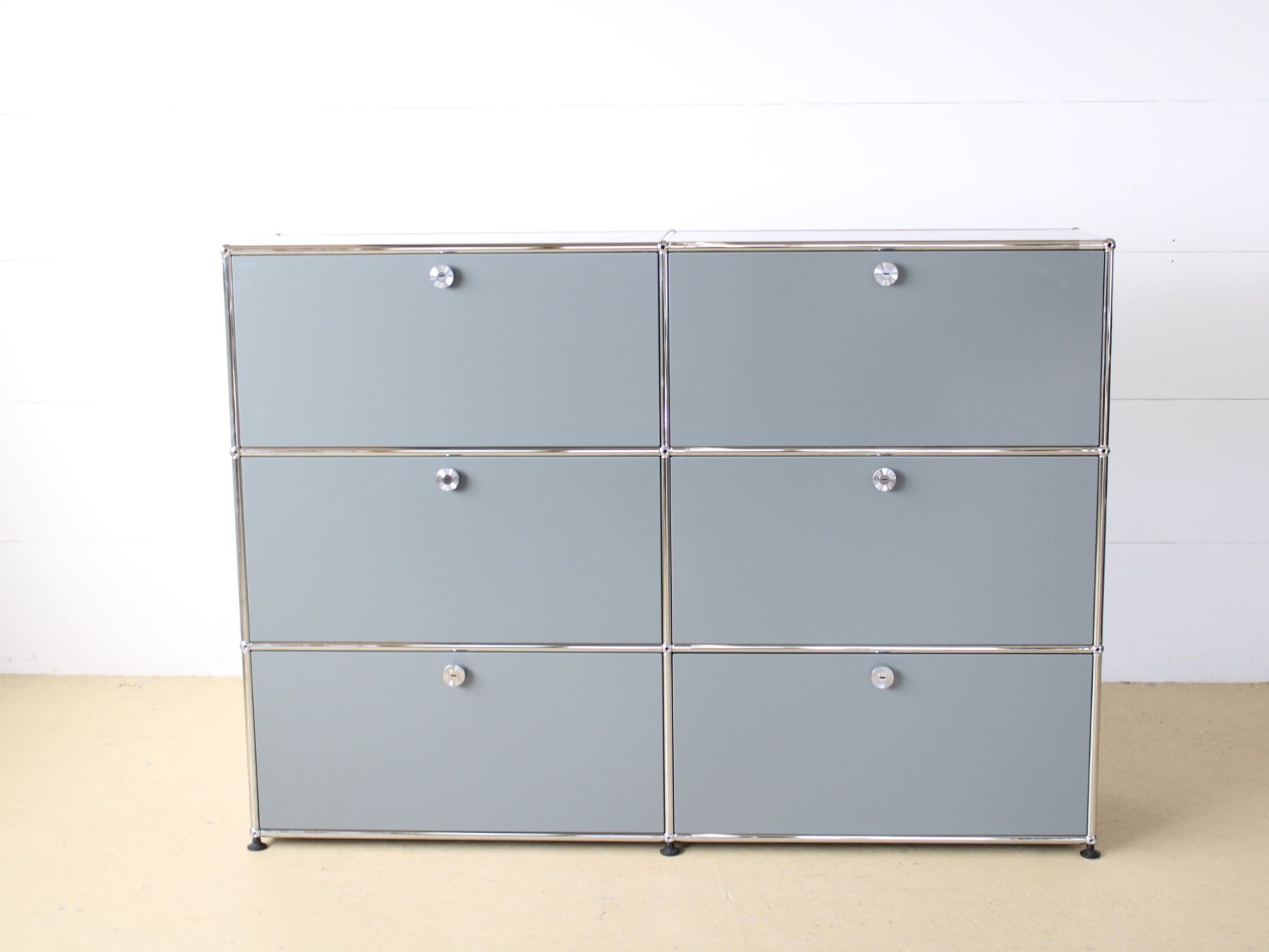 USM Kommoden: USM Sideboard in Mittelgrau, Lieferung möglich – Gebraucht aus Meinisberg von atelier_TILIJA 6