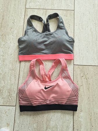 2 Nike Sport-BHs Gr. S- neuwertig