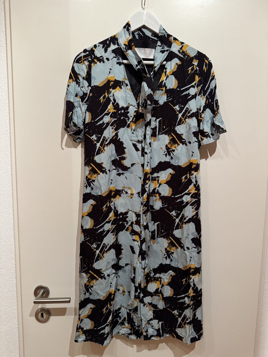 Hugo Boss Kleider: Hugo Boss patterned dress, size 36, short sleeves – Gebraucht aus Turbenthal von elizameise