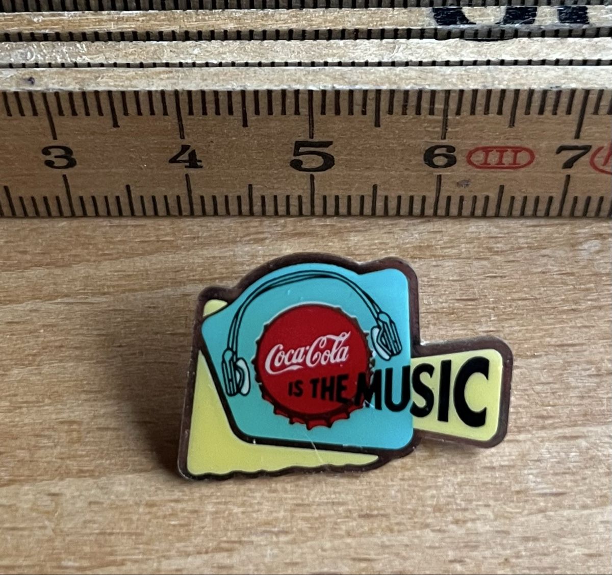 Coca-Cola Placchette & Badge: Cooler Cola Pin – Usato da Frauenfeld venduto da S0270115 1