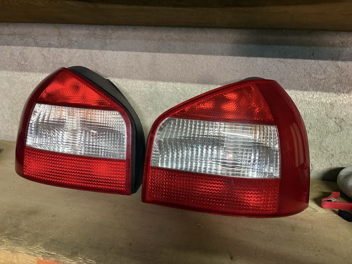 Audi Scheinwerfer: Feux arrières Audi A3 8L – Gebraucht aus Fleurier von gas_vf5g