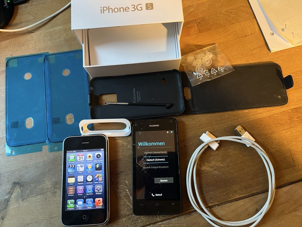Apple Telefoni cellulari / Smartphones: iPhone 3G Blanc 16GB + Huawei – Difettoso da Penthalaz venduto da salvodj