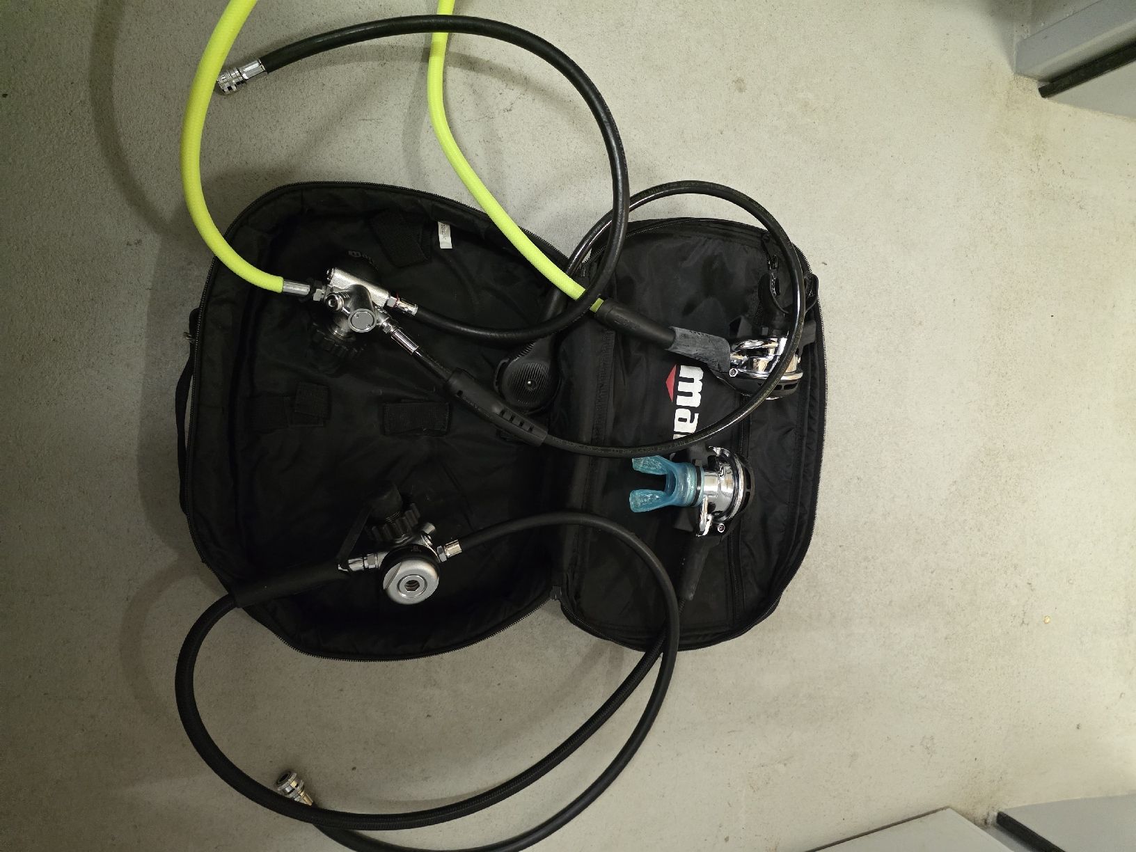 Mares Respiratori & Giubbotti: Atemregler Set Mares inkl. Tasche  – Usato da Altendorf venduto da ente52