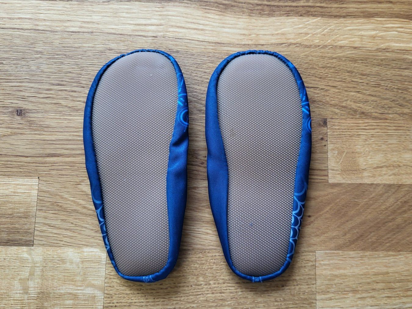 Schuhe für Jungen: Turnschläppchen/Geräteturnschuhe Spiderman Gr. 26 – Gebraucht aus Wolfhausen von gab_k6z8 1