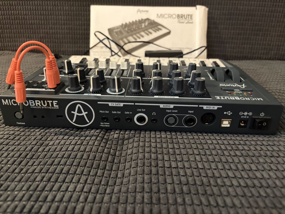 Arturia Strumenti musicali: Microbrute Arturia Analoger Synthesizer gebraucht  – Usato da Schaffhausen venduto da ram_667r 2