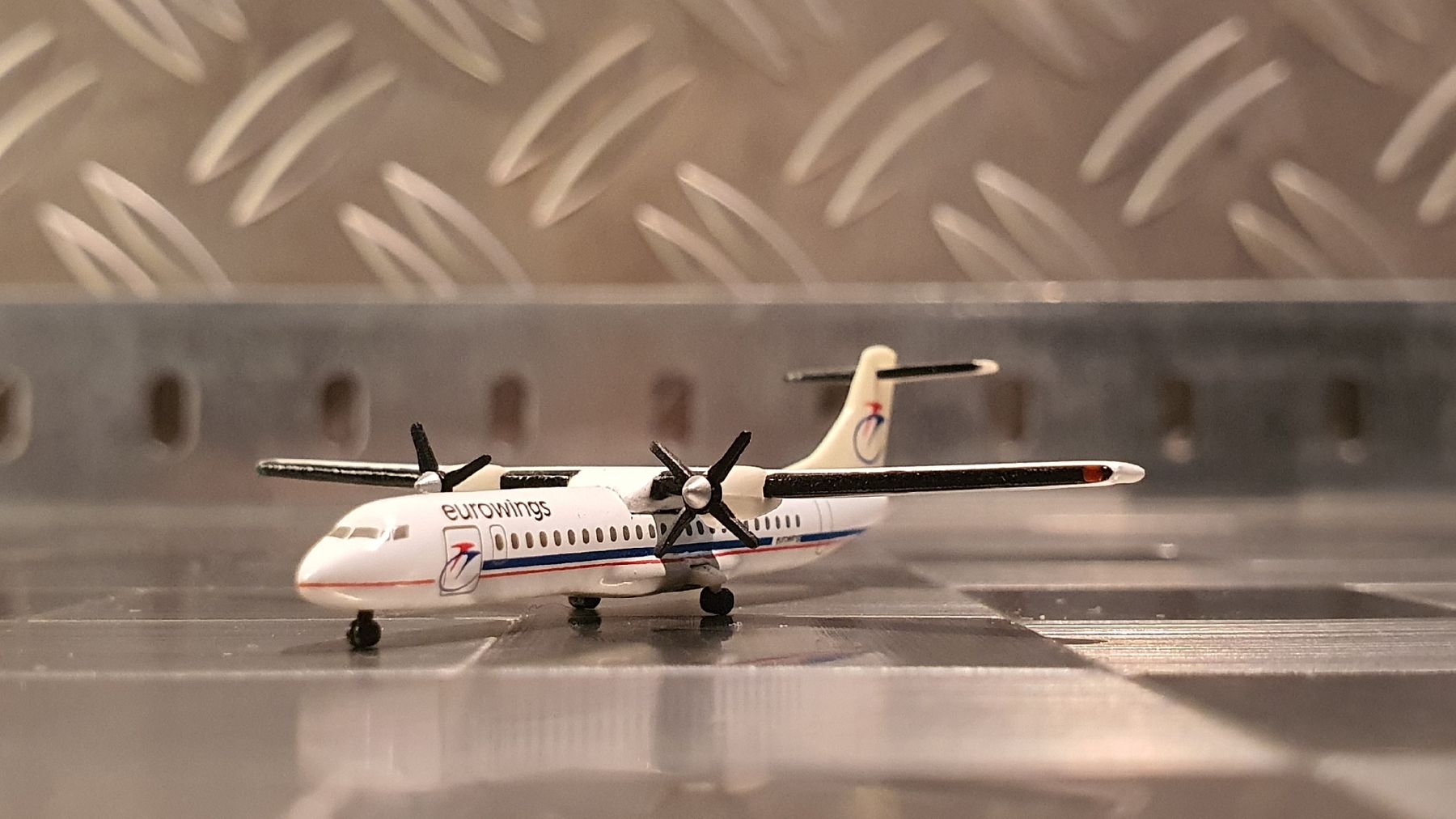 Herpa Kit di modellismo & Modellini statici: HERPA EUROWINGS ATR-72 – Usato da Männedorf venduto da Modellbau-wyss 2