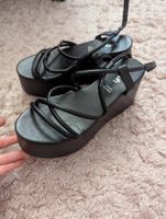 Schwarze Plateausandalen von "schuh" | Grösse 37 | Ab 1 CHF