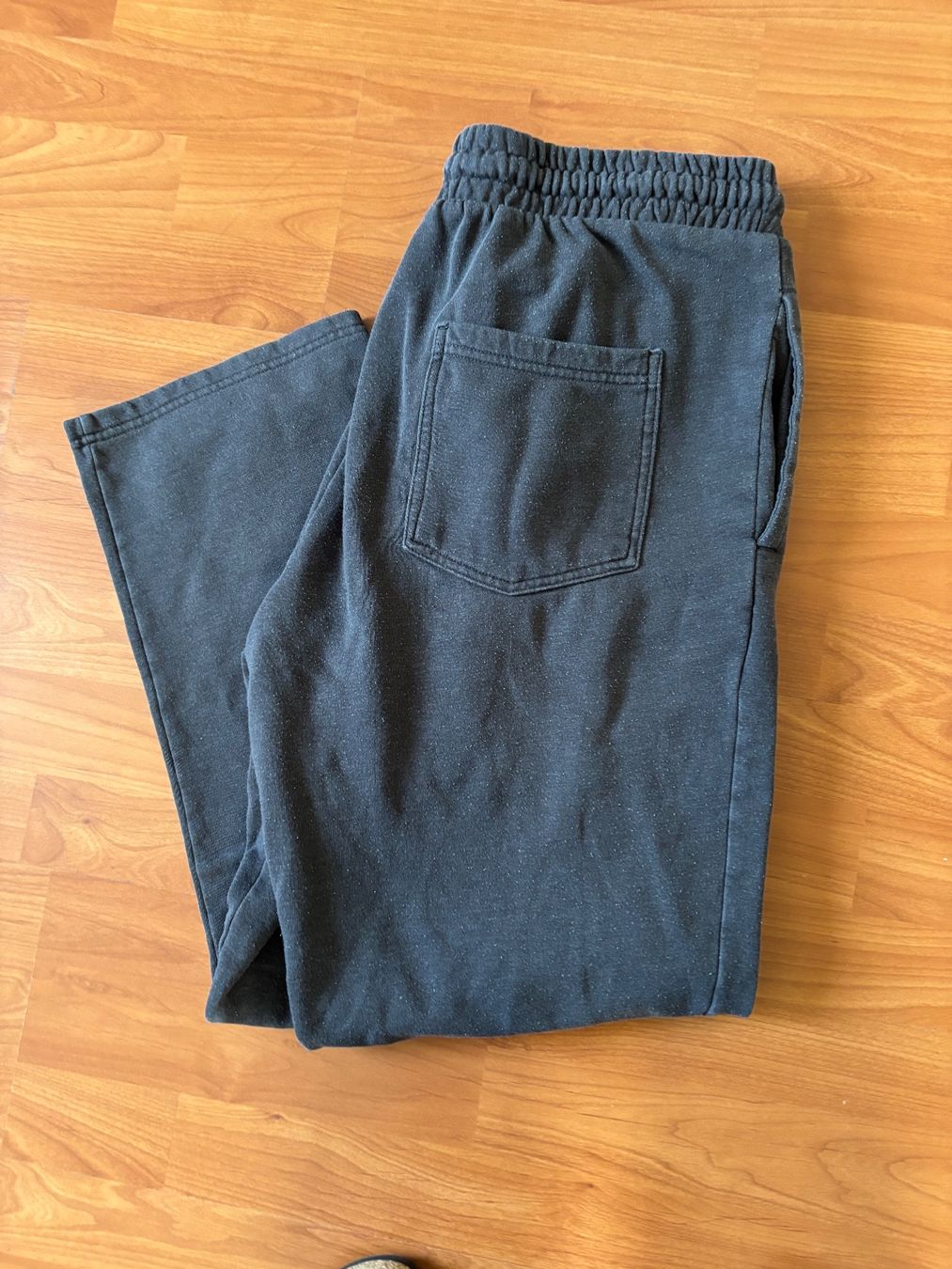 Hosen: Trainerhose L Grau – Gebraucht aus Balsthal von Uroby 2