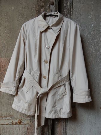 Jacke    ganz leicht in beige    *  ATELIER  *     Grösse L