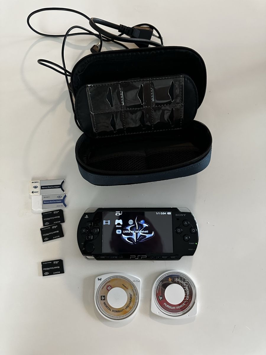 Sony Console: Console PSP 2004 noire avec accessoires et jeux – Usato da Sion venduto da Alfi74