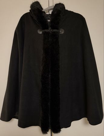 Elegante Winter Cape mit Kunst-Fellbesatz -Schwarz,Grösse L
