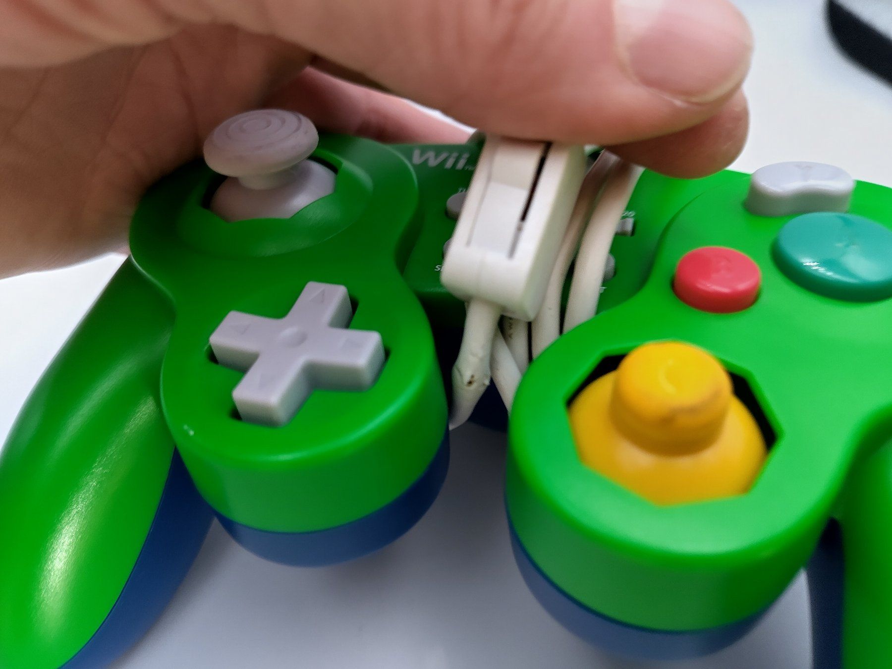 Nintendo Controller: Mario & Luigi Wii Classic Pro Controller / Hori Battle Pad – Gebraucht aus Kloten von SuperRetroPixels 7