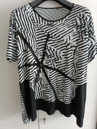 Stylisches Damen Shirt Gr. XXL schwarz/weiss gestreift