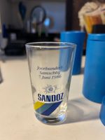 Sandoz Jubiläums-Gläser in 8 blauen Pillendöschen, Vintage!