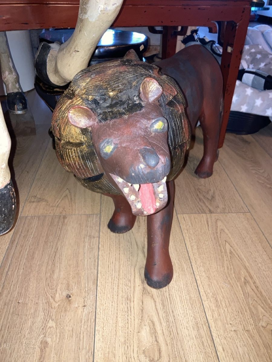 Skulpturen & Statuen: Grand lion en bois 80x40cm – Gebraucht aus Bursinel von SeveralLives 1