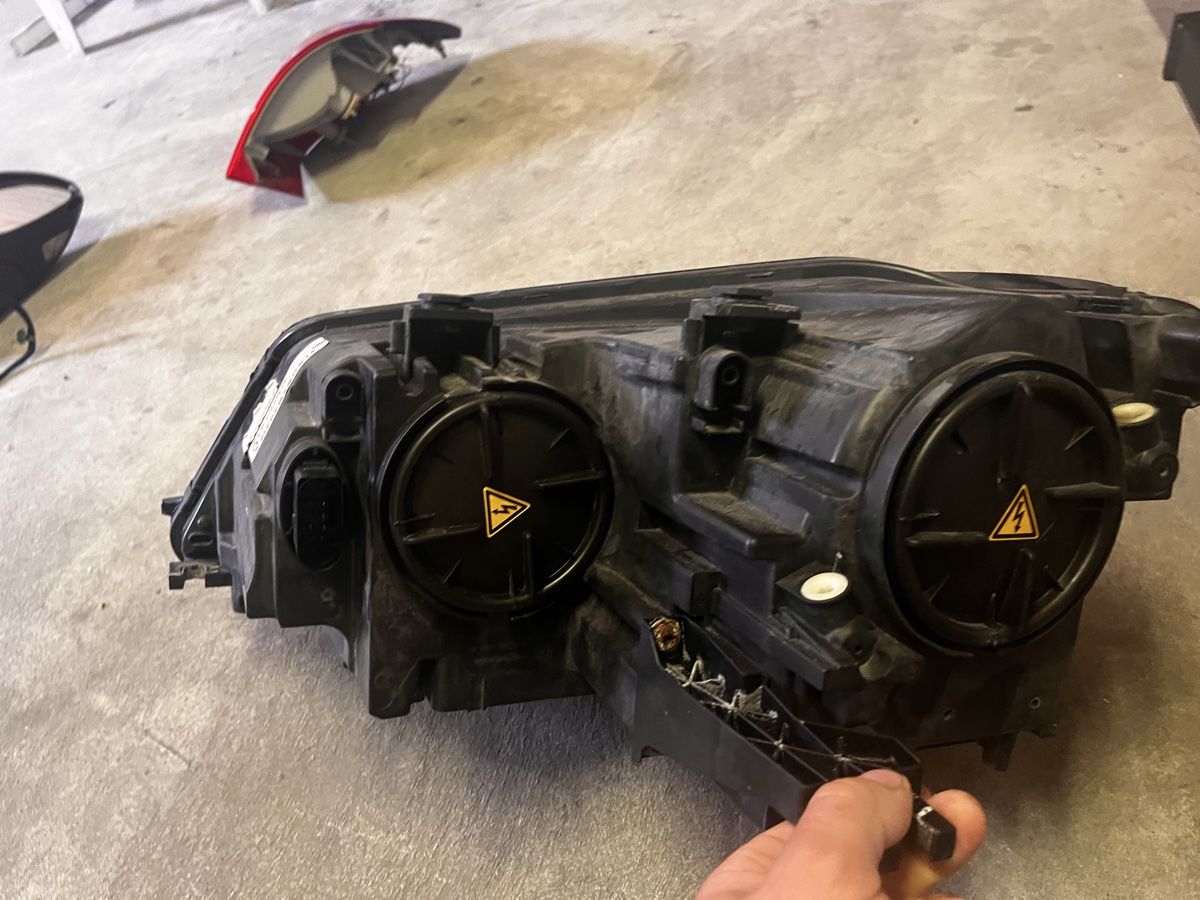 VW Fari: VW Sharan 7N Xenon LED Scheinwerfer rechts – Usato da St. Margarethen TG venduto da Kellnekemis_19 1