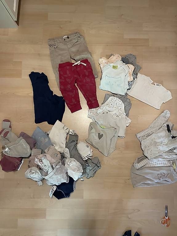 Kleiderpakete & -sets: Kleiderpaket Grösse 74 – Gebraucht aus Murten von ka_koen