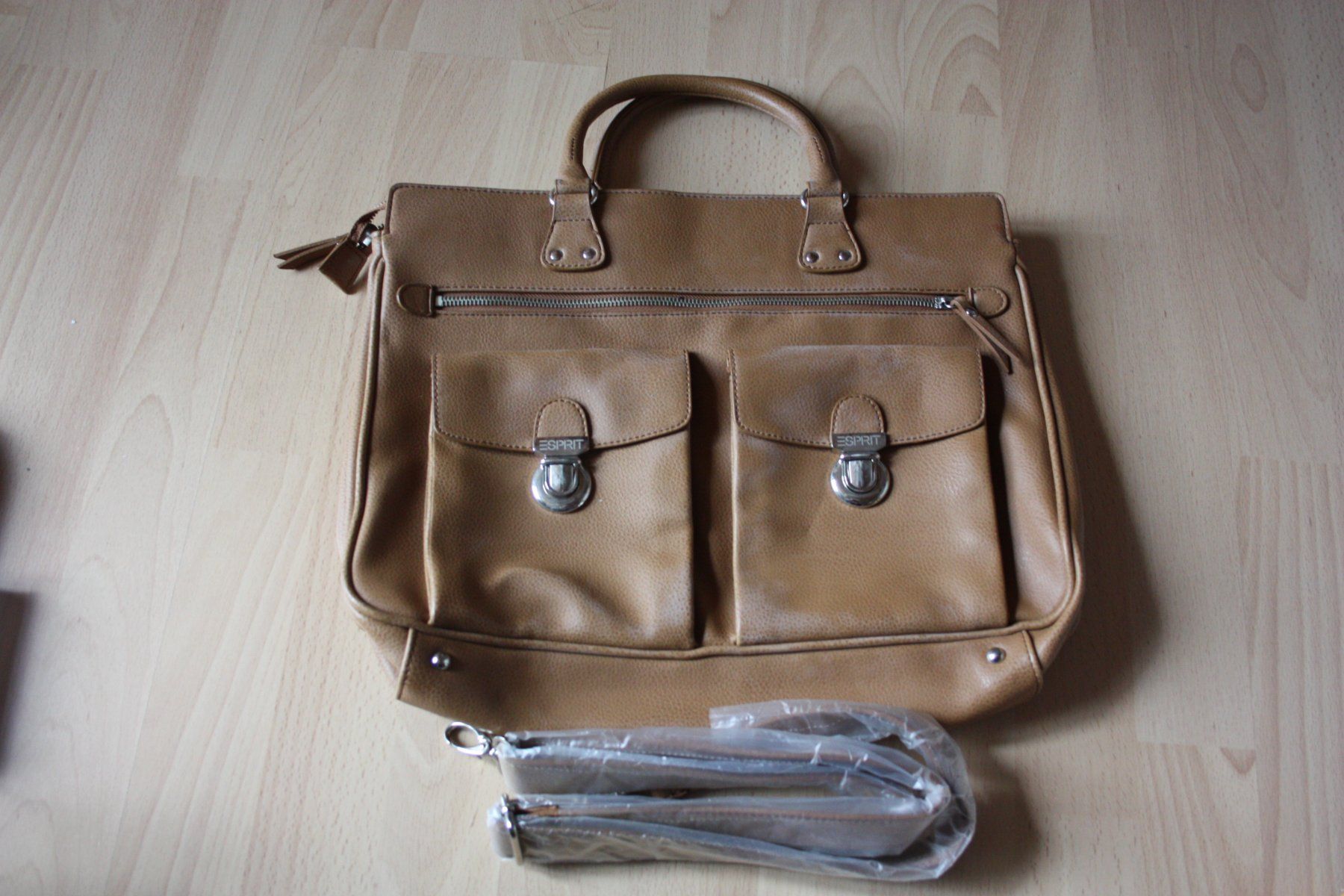 Esprit Taschen für Damen: Damenhandtasche Esprit, Leder – Gebraucht aus Oberwil BL von Hesa41