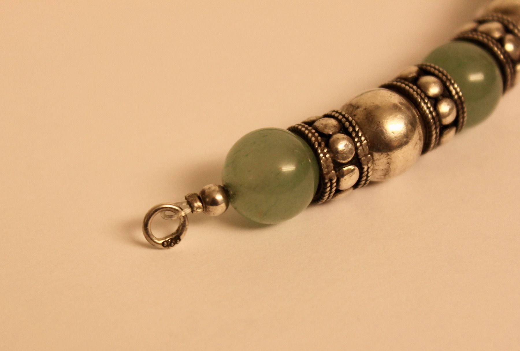 Armbänder & -reifen: SCHÖNE ARMKETTE MIT STEINPERLEN & SILBER. 20.JAHRHUNDERT. – Gebraucht aus Grandcour von Flowerstyle 6