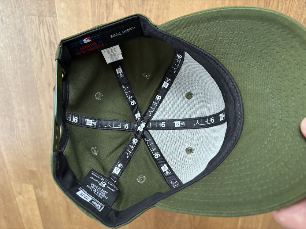 New Era Copricapi, berretti & cappellini: New Era Cap, Armeegrün, New York Yankees, neuwertig – Usato da Baden venduto da Section_H 2